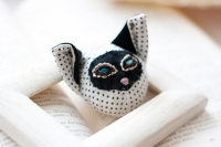 Cat brooches